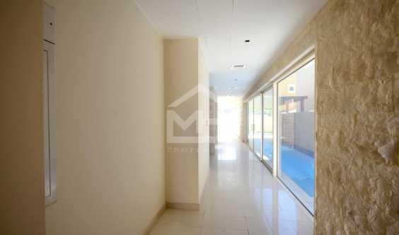 Corner 5 Bedrooms Villa With Privarte Pool And Garden
