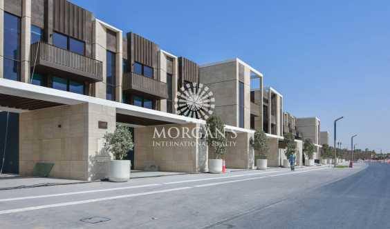 Genuine 5 Bedrooms Resale Facing La Mer in Dubai