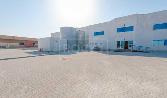 Warehouse With 360kw Power In Jafza for Sale
