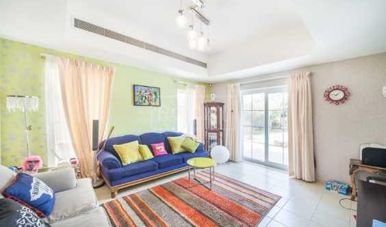 Single Row 5 Bedrooms Villa In Terranova