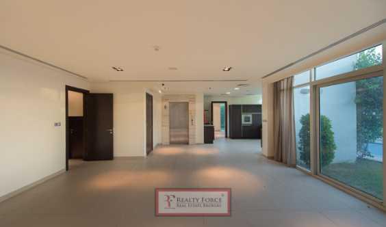 Large Plot Upgraded 5 Bedrooms Maid Private Pool