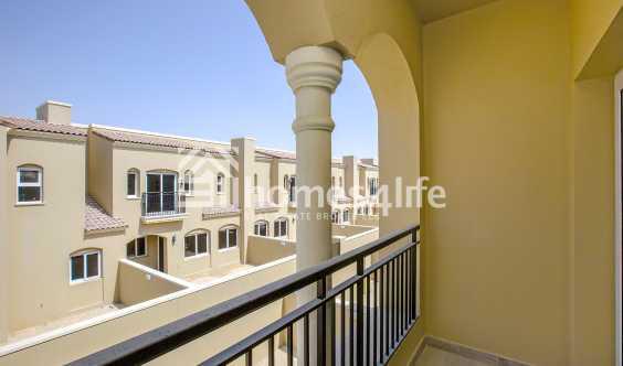 Vacant 3 Bedrooms End Unit Back To Back in Dubai