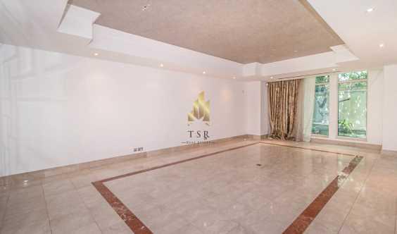 Private Garden Upgraded Duplex Villa Spacious