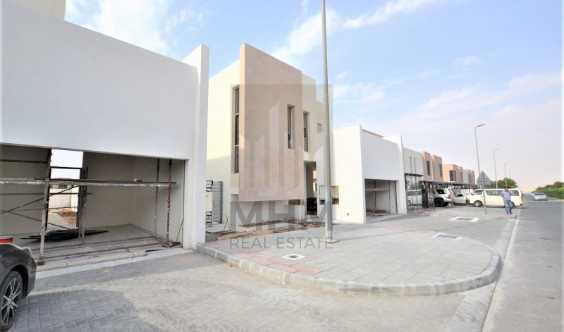 Huge And Spacious Prime Location Ready To Move