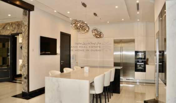Renovated 5 Bedrooms Atrium Entry High Number Vacant