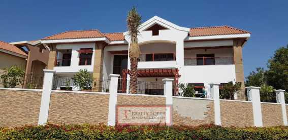 Corner Villa Mediterranean Style 5 Bedrooms Landscaped