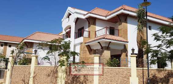Large Plot Full Lake View Landscaped Pvt Pool