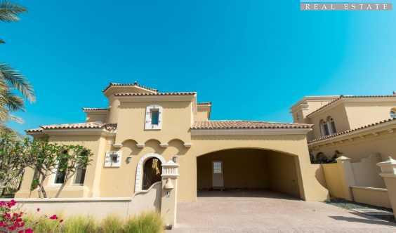 Modern Finish Spacious 3 Bedrooms Villa Desirable Area