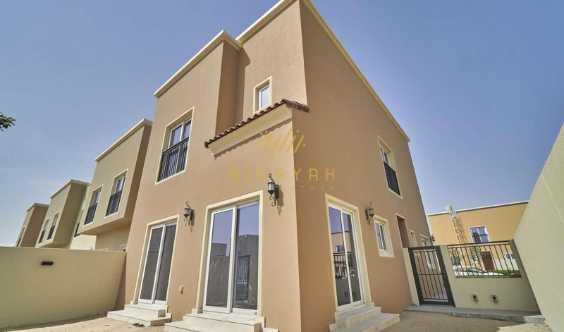 Corner Villa Well Kept 4 Bedrooms Maid in Dubai
