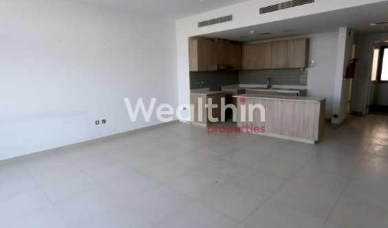 Spacious W Study Room Community Views in Dubai