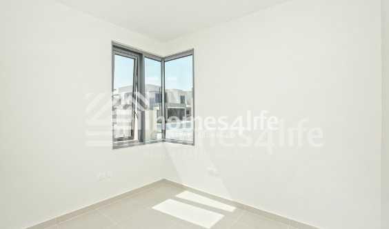 Full Park Green Patch Near To Pool And Park