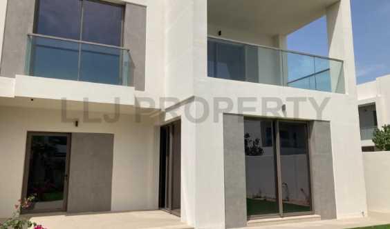 Vacant Villa With Beautiful Private Garden