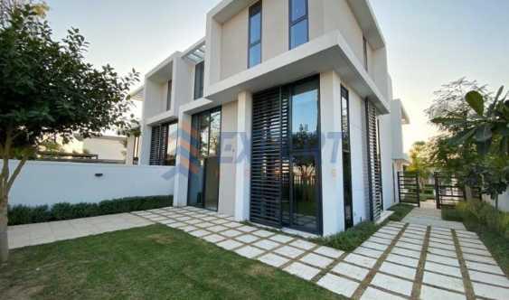 4 Bedrooms Phase 1 Genuine Resale Corner Plot