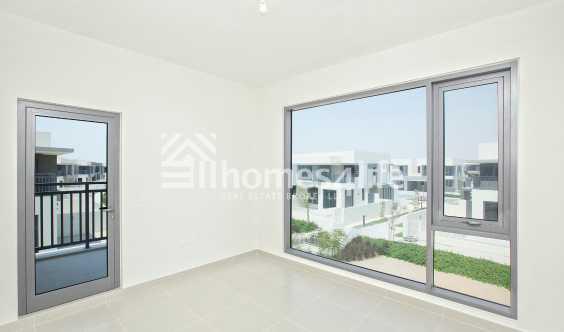 Community View 3 Bedrooms M Available Now in Dubai