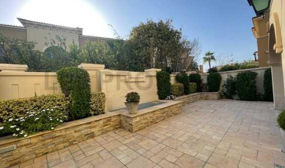 3 Bedrooms Townhouse Wide Front Yard Ready To Move In