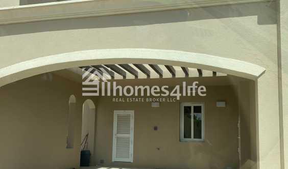 Spacious 3 Bedrooms Single Row Facing Pool