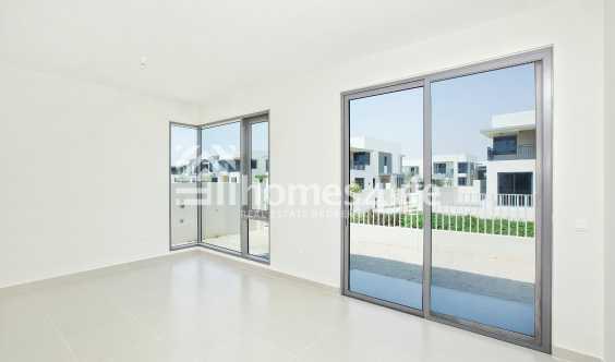 End Unit Type 2e Near To Pool And Park