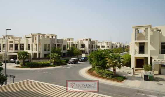 Landscaped Ready To Move In Middle Unit