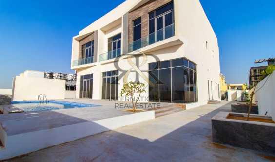 Vacant And Spacious 5 Bedrooms With Private Pool