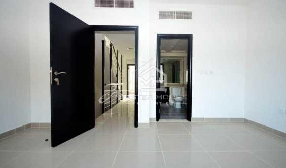 Single Row Contemporary With Rental Back in Dubai