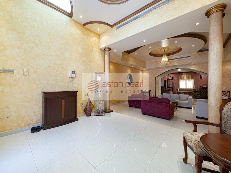 Private Villa Well Maintained Vacant On Transfer
