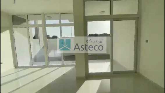 Vacant Unit Good Location Well Maintained in Dubai