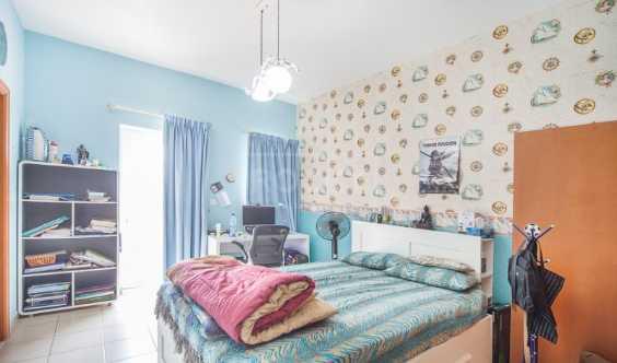 Single Row 5 Bedrooms Villa In Terranova