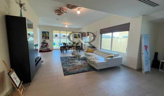 Spacious 4 Bedrooms Private Garden Highly Maintained