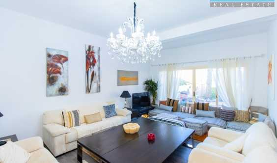 Fully Upgraded Amazing Lagoon View Vacant On Transfer