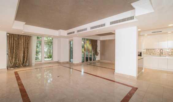 Private Garden Upgraded Duplex Villa Spacious