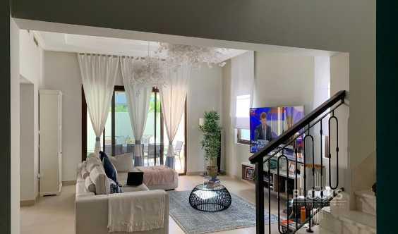 5 Bedrooms +maid Close To Pool Well Maintained
