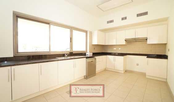 Landscaped Ready To Move In Middle Unit