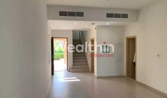 3 Bedrooms Maid Villa Big Plot Spacious in Dubai