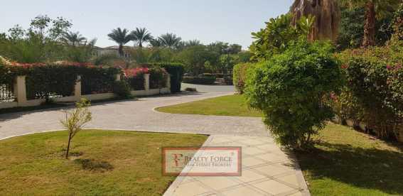 Full Lake View 4 Bedrooms Ent Foyer Vacant Spanish Style