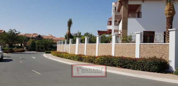 Corner Villa Mediterranean Style 5 Bedrooms Landscaped