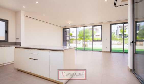 Large Plot Close To Park Rented Villa in Dubai