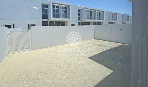 Luxurious 3 Bedrooms Corner Unit Large Plot