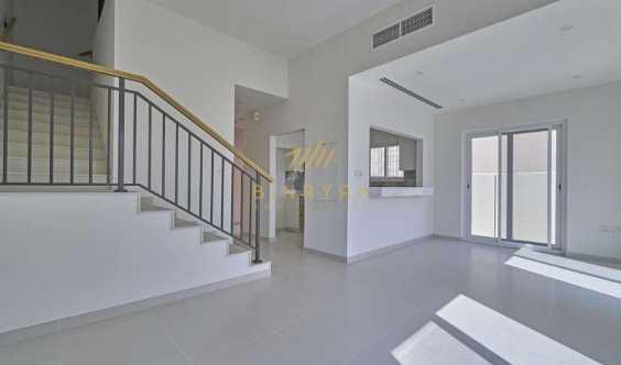 Corner Villa Well Kept 4 Bedrooms Maid in Dubai