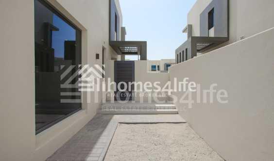 Full Park Green Patch Near To Pool And Park