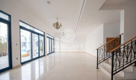 Stunning 4 Bedrooms Pool View Spacious in Dubai