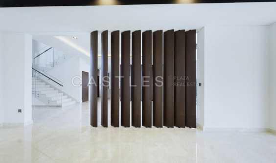 Spacious 5 Bedrooms +maids In Golf Place