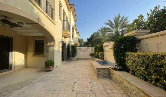 3 Bedrooms Townhouse Wide Front Yard Ready To Move In