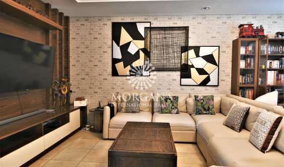 Single Row Close To Pool Exclusive Spacious