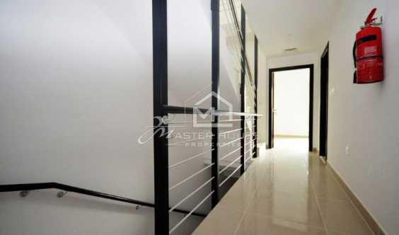 Single Row Contemporary With Rental Back in Dubai