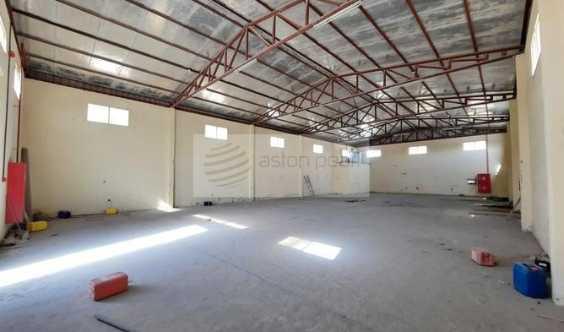 Exclusive Commercial Warehouse Showroom With 9