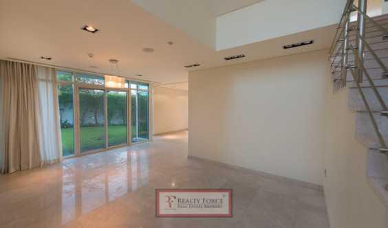 Large Plot Upgraded 5 Bedrooms Maid Private Pool