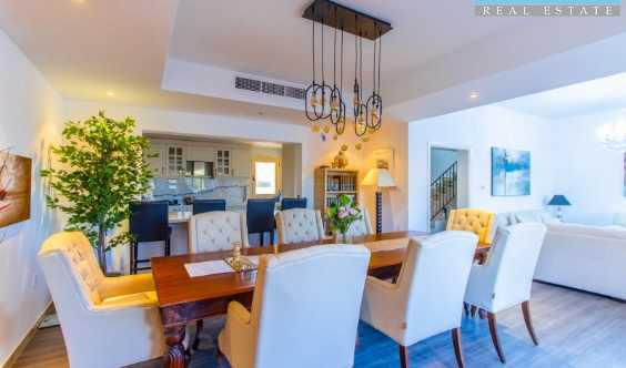 Fully Upgraded Amazing Lagoon View Vacant On Transfer