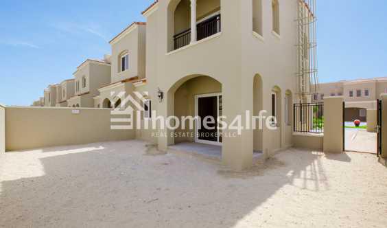 Vacant 3 Bedrooms End Unit Back To Back in Dubai