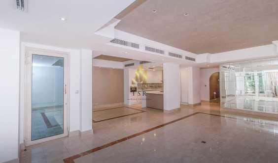 Private Garden Upgraded Duplex Villa Spacious