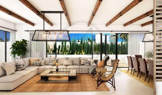 Mediterranean 4 Bedrooms Townhouse Resort Living